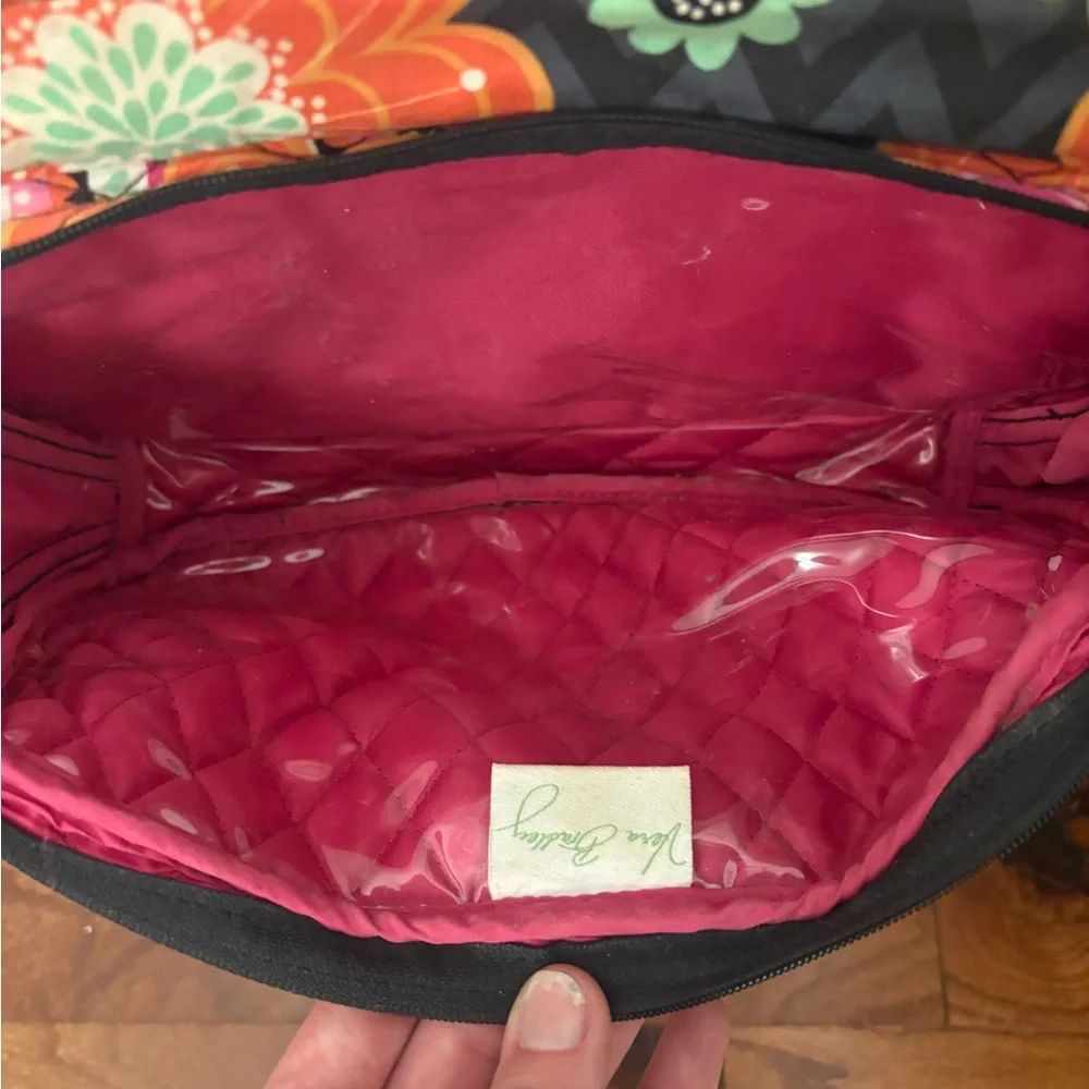 Vera Bradley hanging organizer bag in Ziggy Zinnia pattern